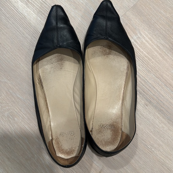 Theory Shoes - Theory Black Closure Flat in Leather Size 39 - See Photos for Flaws